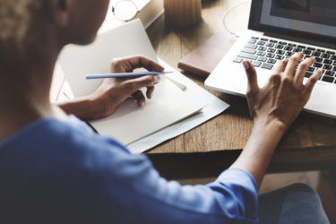 How do you find a webinar topic that is interesting to your audience?
