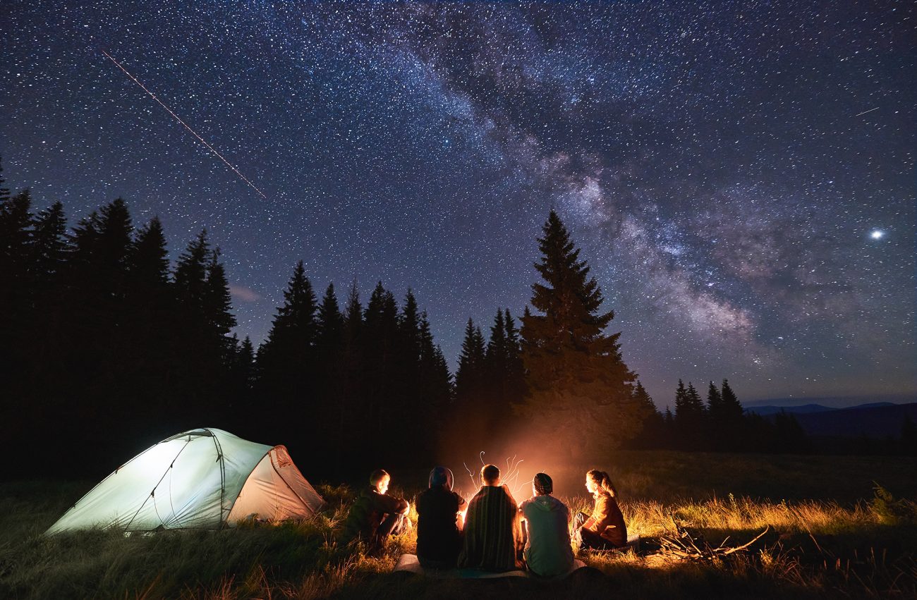 Lighting a virtual campfire. Storytelling in the online events