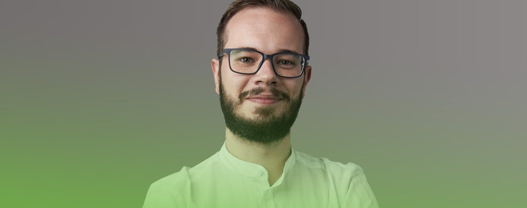 Wizerunek prowadzącego webinar - Pawła Łaniewskiego.