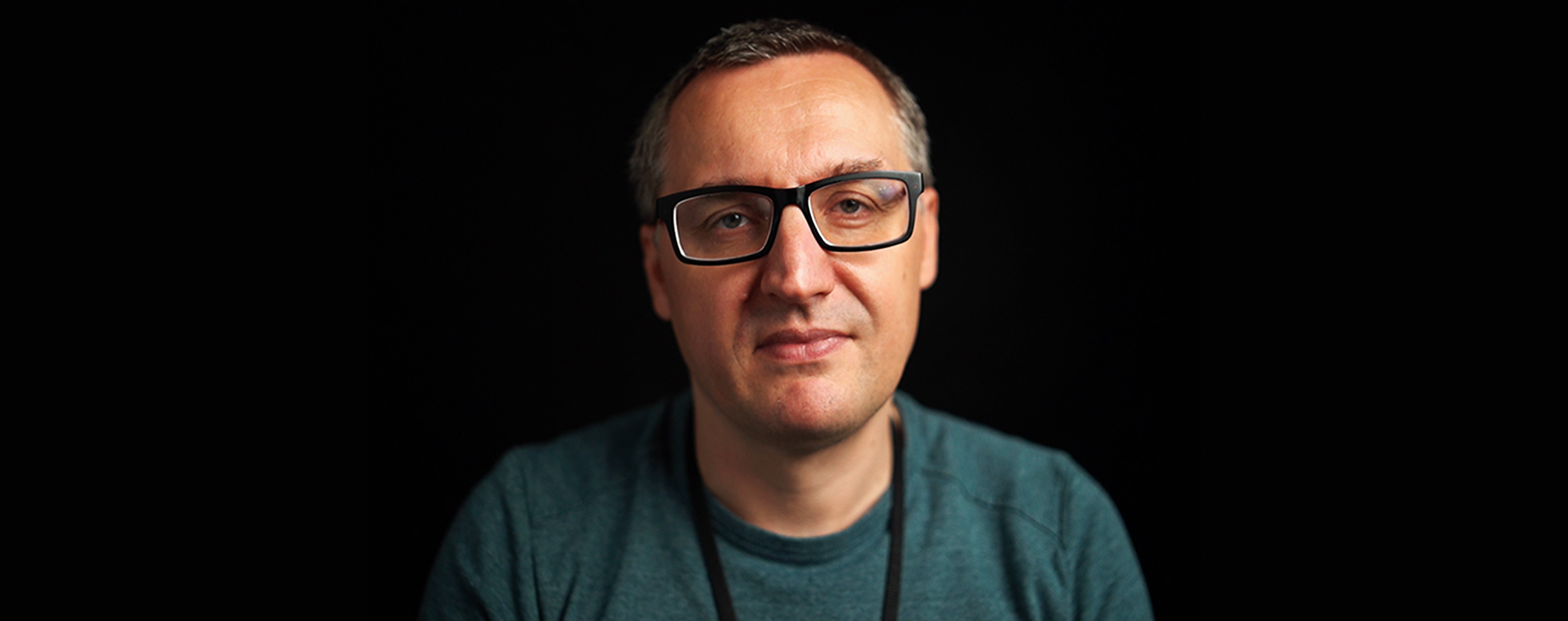 Wizerunek Tomasza Bołcuna, prowadzącego webinar "Jak zaprezentować produkt na webinarze, by klienci chcieli go kupić?"